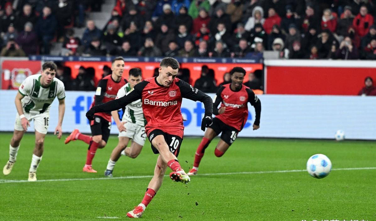 转折点!曼城单刀错失,德甲集结日攻防权衡,气氛紧张,身体对抗强度拉满 转折点!曼城单刀错失,德甲集结日攻防权衡,气氛紧张,身体对抗强度拉满