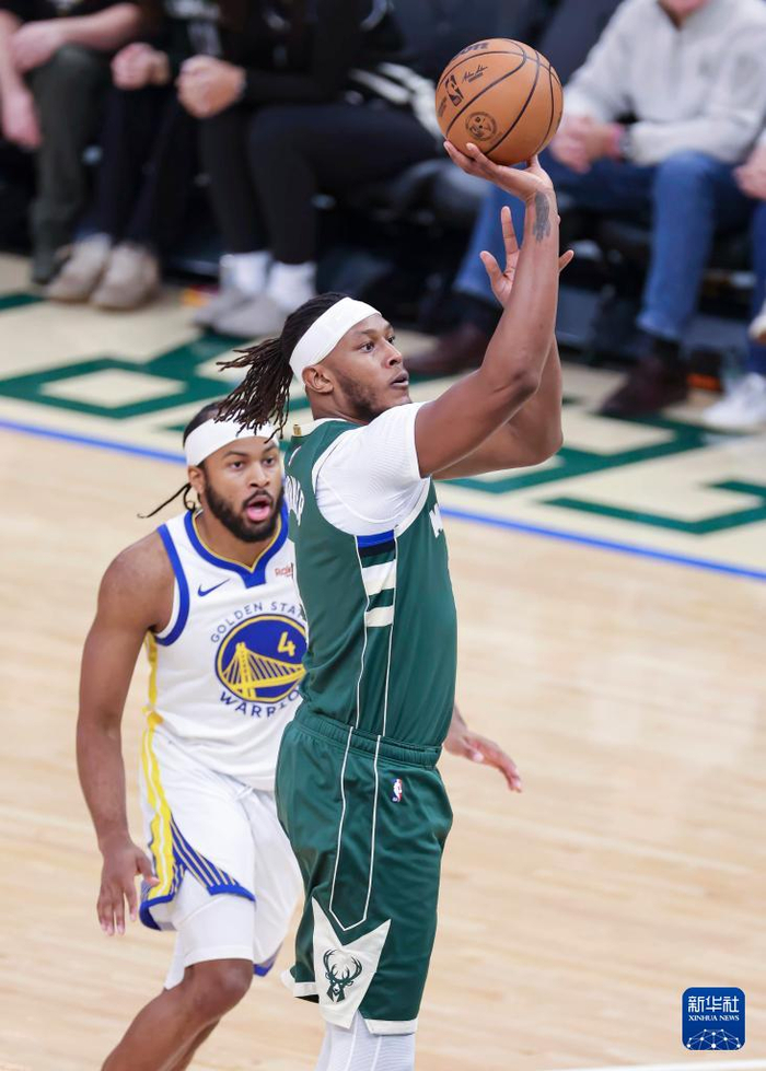 赛前突围战来临，密尔沃基雄鹿围绕NBA常规赛官宣签约，媒体盛赞，训练强度明显提升的简单介绍