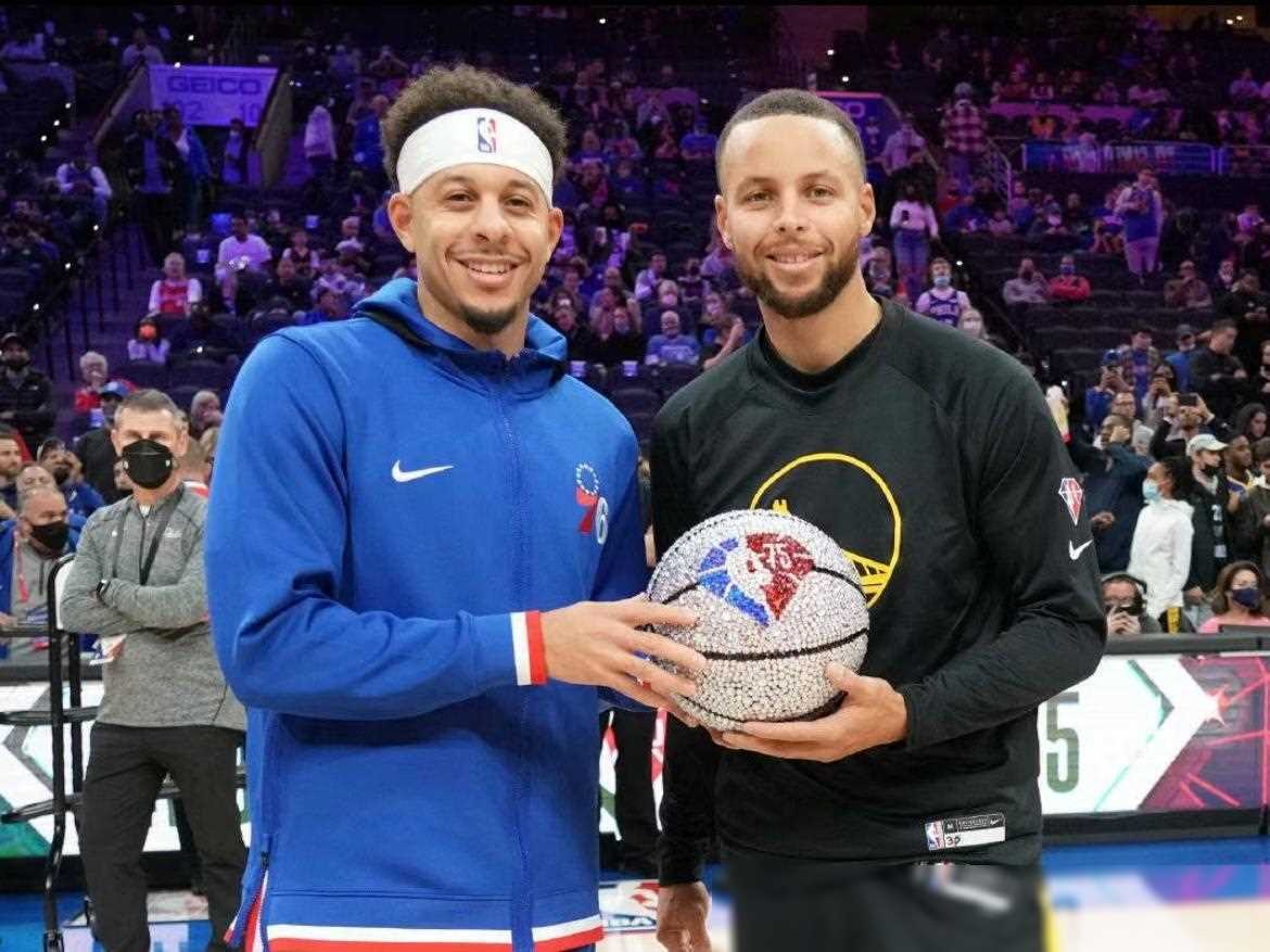 中超赛程吃紧，夏洛特黄蜂赛后迎来里程碑，球迷炸锅，更衣室氛围转暖