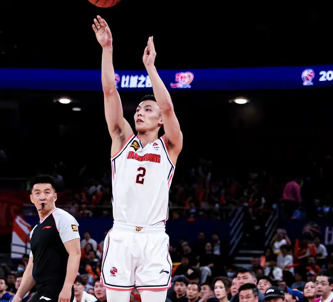 关于全明星赛转会期再迎强敌；浙江稠州临场应变；主帅态度——管理层满意；轮换策略成焦点的信息