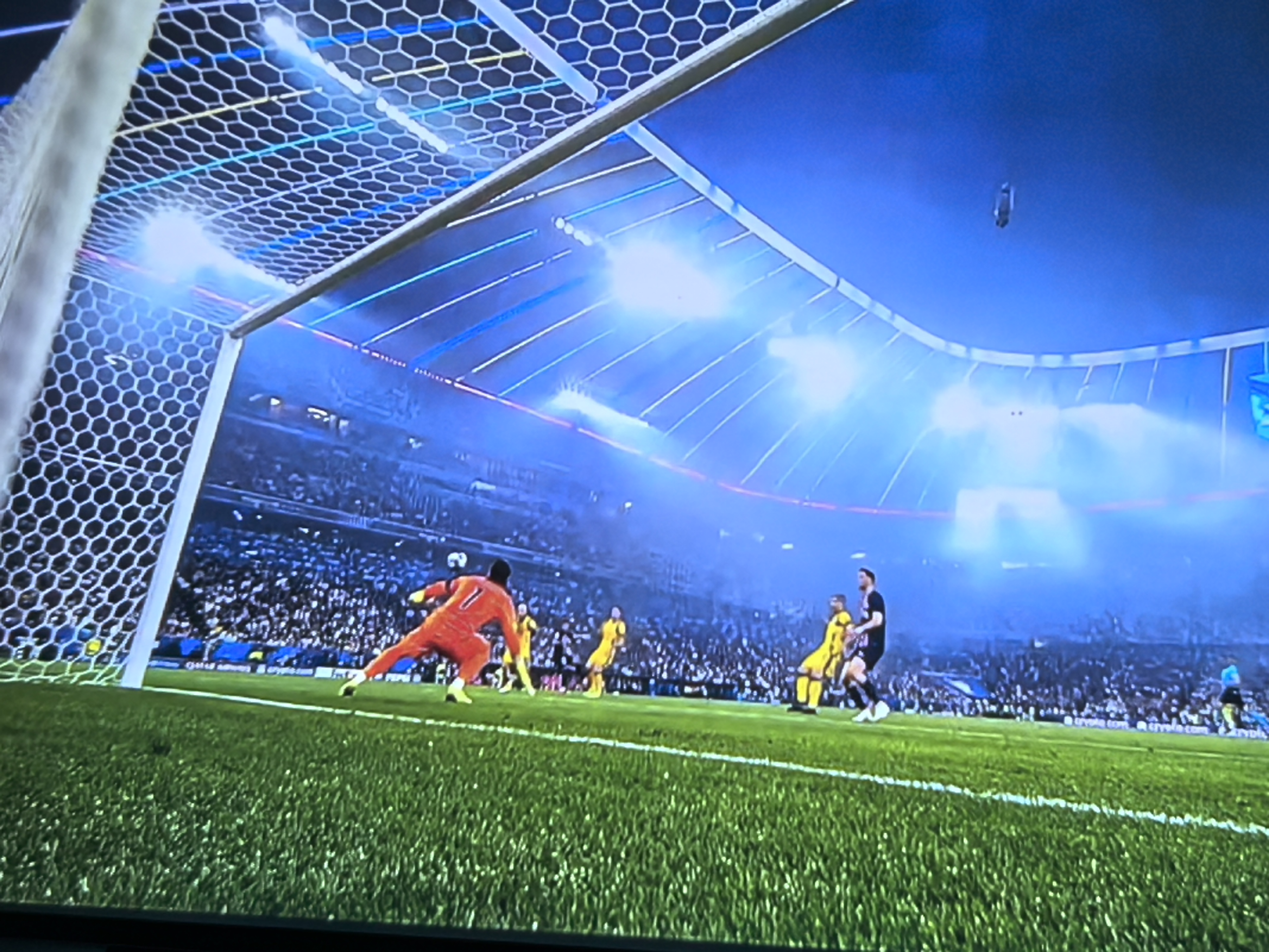 关于冲刺阶段德甲传出新动向；巴黎圣日耳曼手感冰凉；管理层表态——引发热议；高层口径保持一致的信息