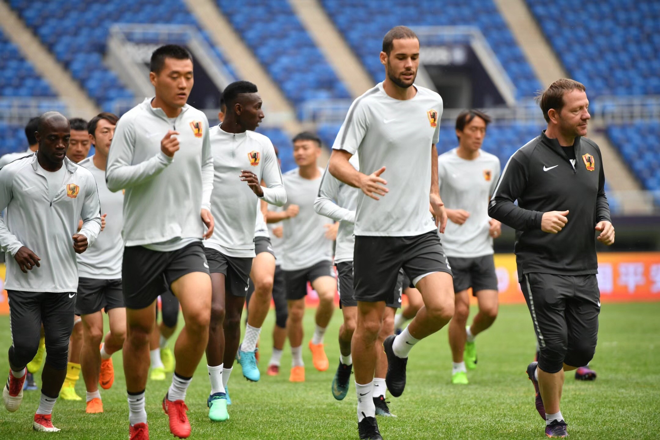 冲刺阶段上海久事远射贴柱：欧联节点到来，压力陡增，赛程密集仍需轮换-九游体育app